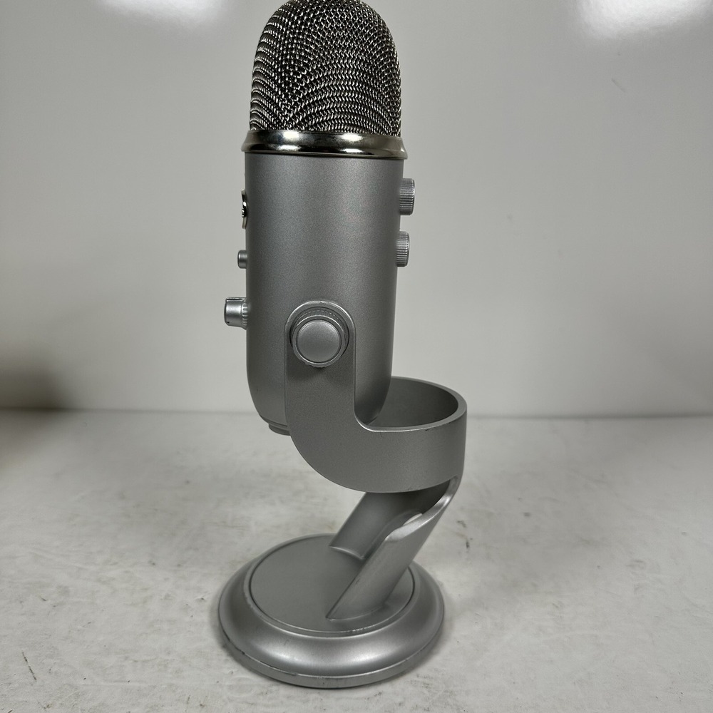 Blue Yeti Professional Multi-Pattern USB Condenser Microphone Silver - Picture 2 of 6